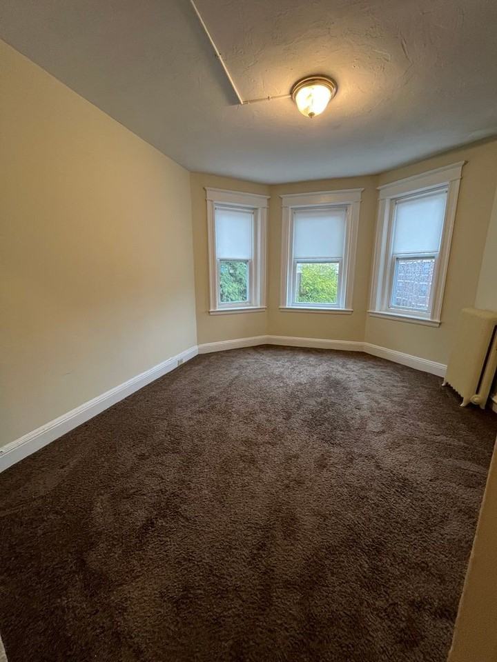 12 Woodstock Ave #12 - Photo 4 of 15