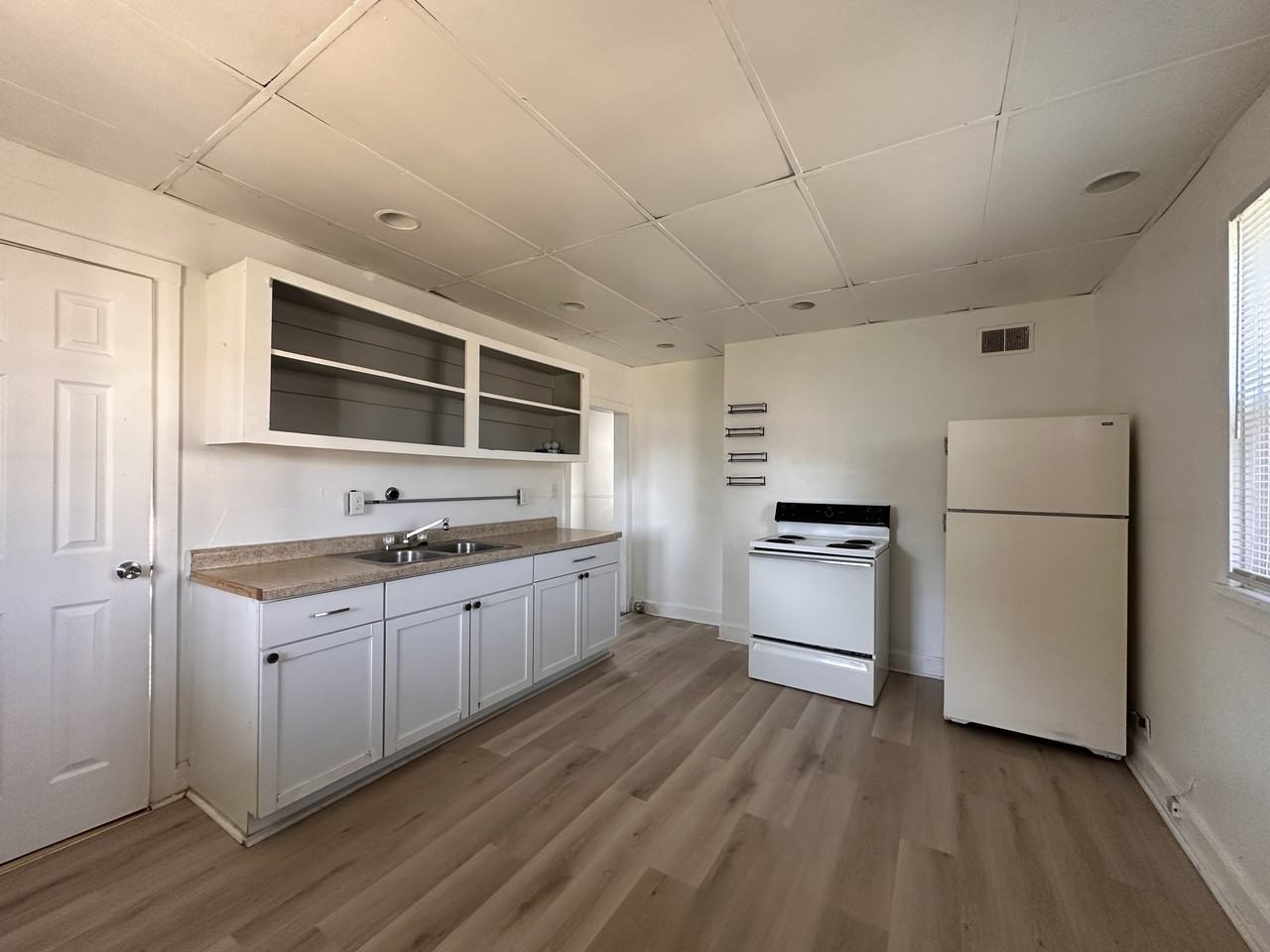 740 Van Buren Ave #1 - Photo 7 of 14