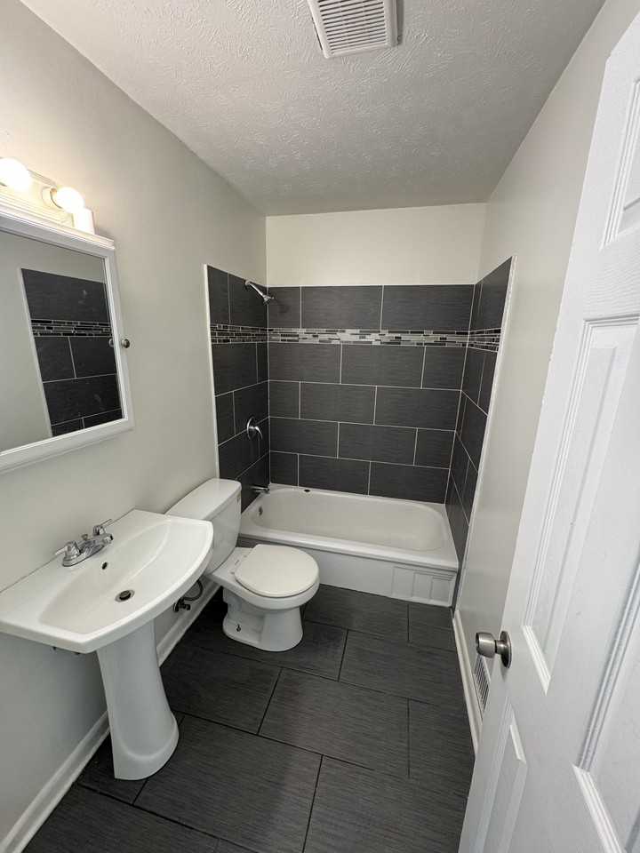 4022 N 42nd St #1 - Photo 7 of 15