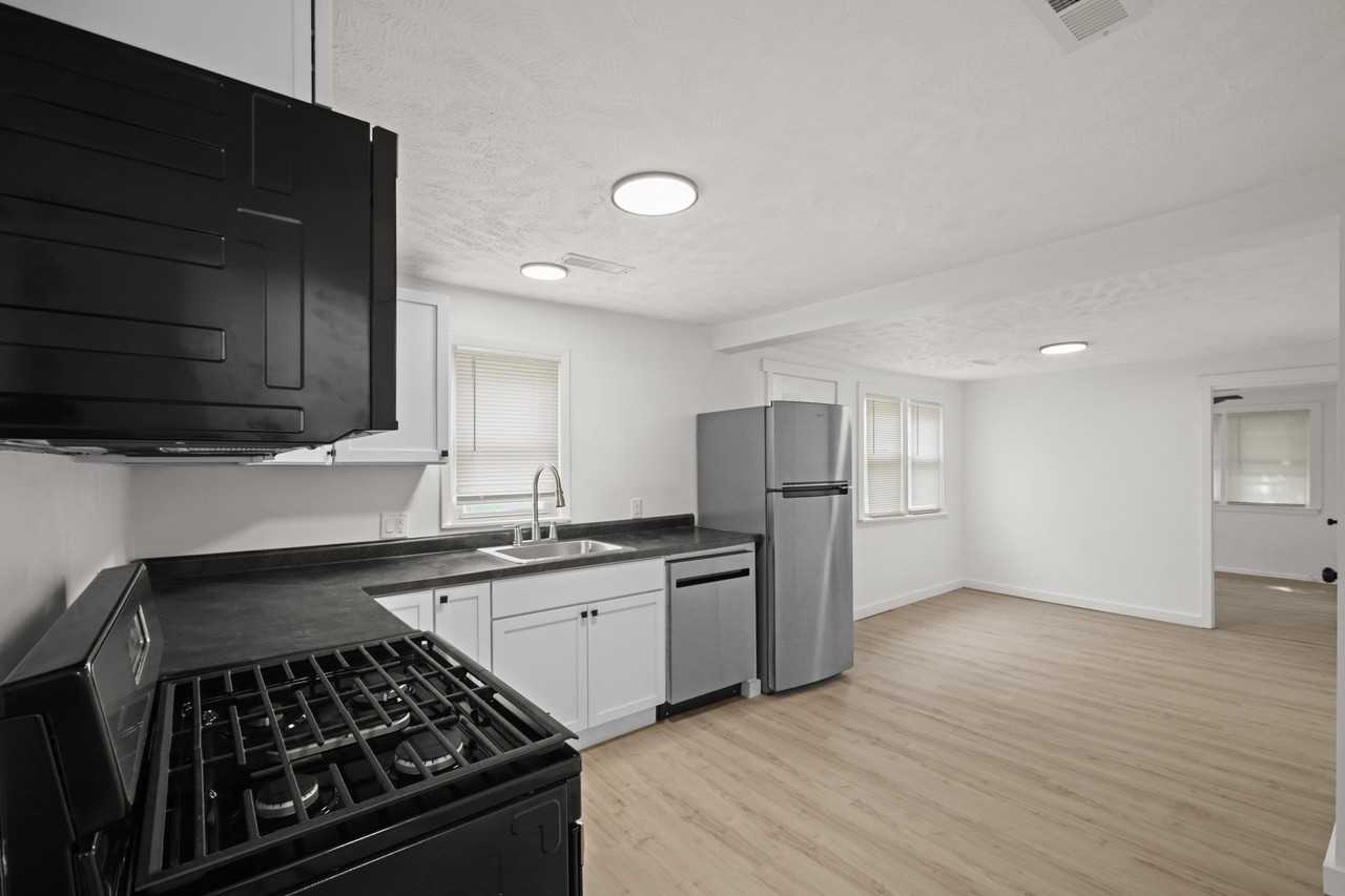 2207 S Delawanda Ave #NA - Photo 6 of 10
