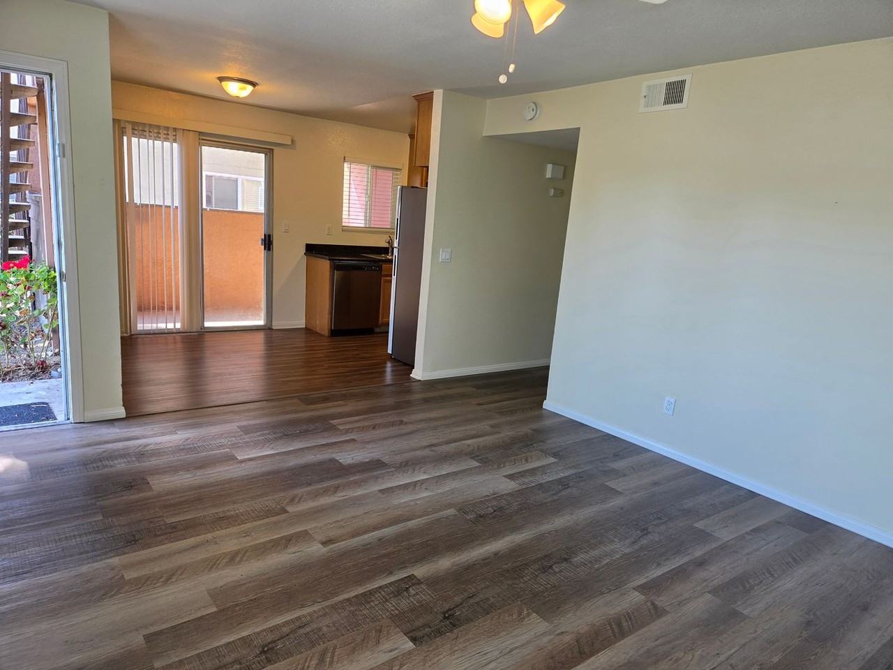 526 526 Calle Montecito 139 - Photo 3 of 12