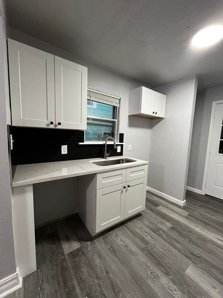 1724 Nw Elm Ave #1 - Photo 7 of 28