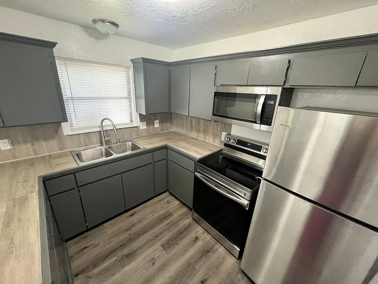 1413 Nw Ozmun Ave #1 - Photo 4 of 38