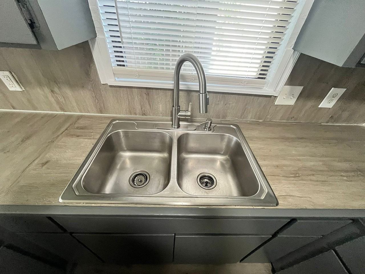 1413 Nw Ozmun Ave #1 - Photo 6 of 38