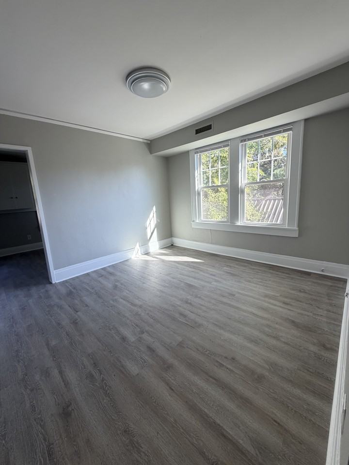 1004 6th Ave #D - Photo 4 of 21