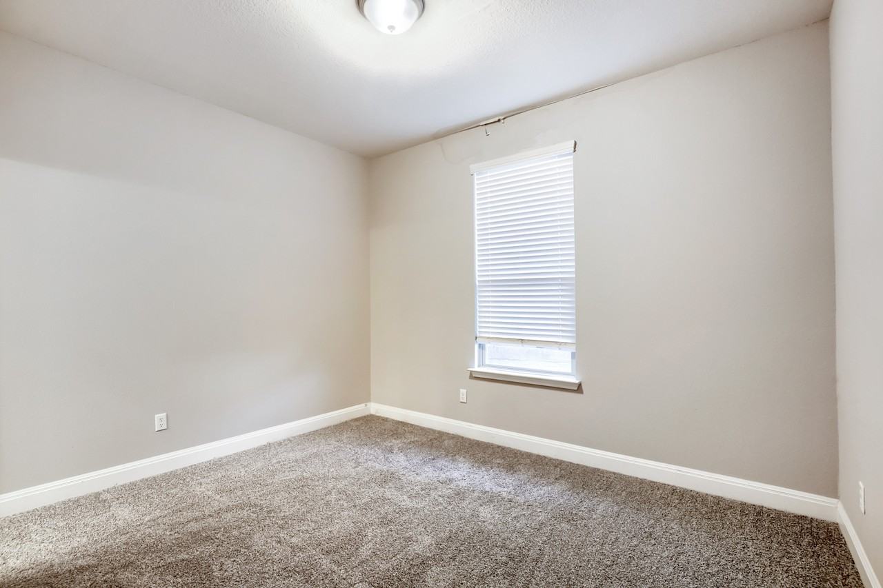1051 Kenney Fort Xing #1 - Photo 7 of 20