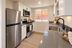 featured image of 2400 Sutro St