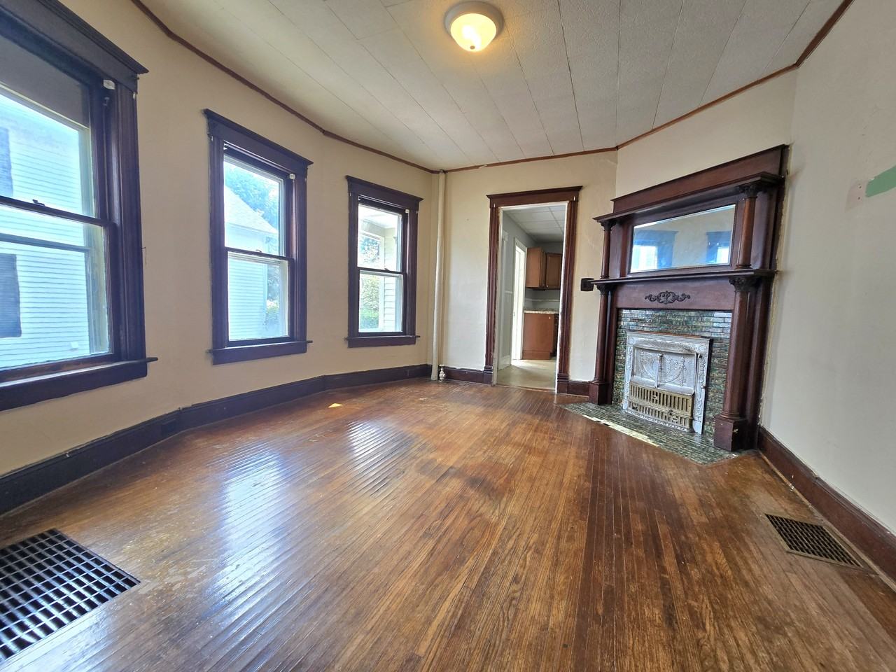 255 W North St Lowr - Photo 2 of 15