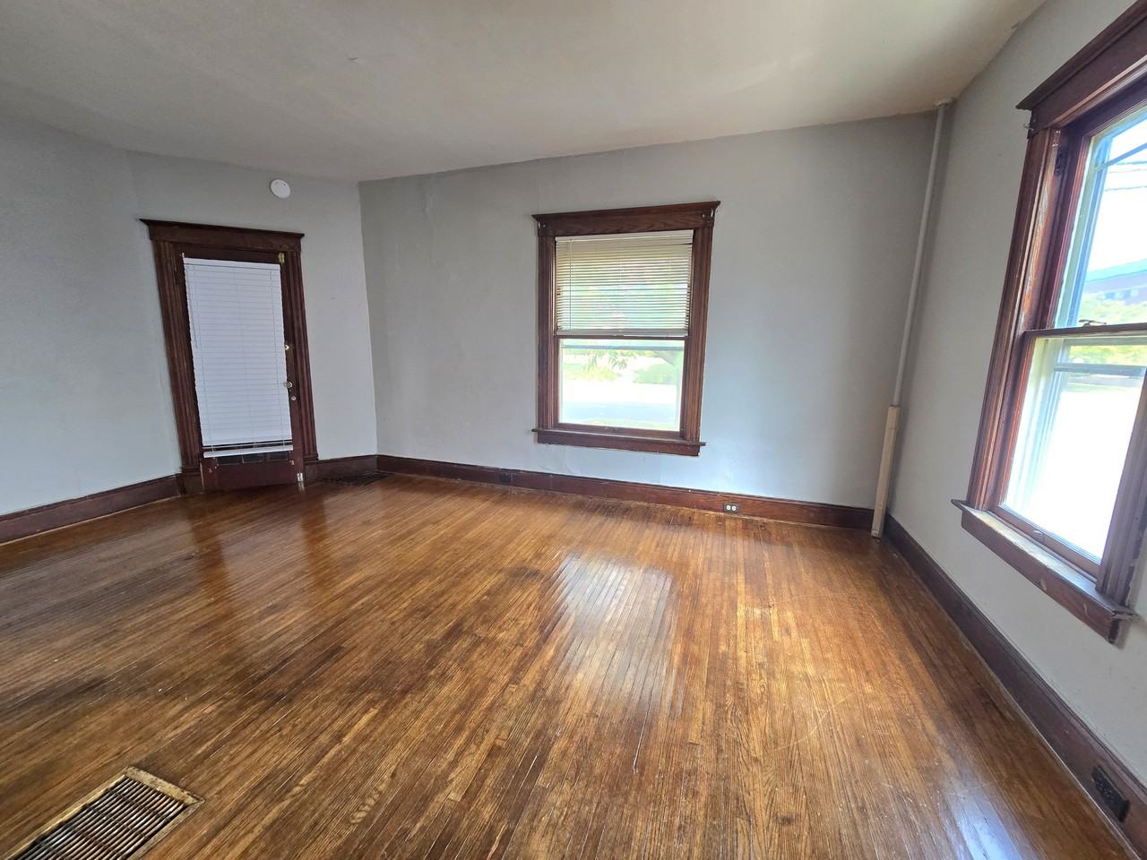 255 W North St Lowr - Photo 5 of 15