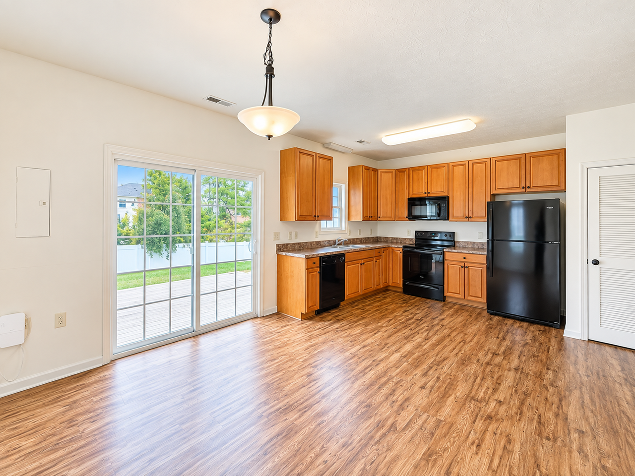 1023 Wellington Dr - Photo 5 of 12
