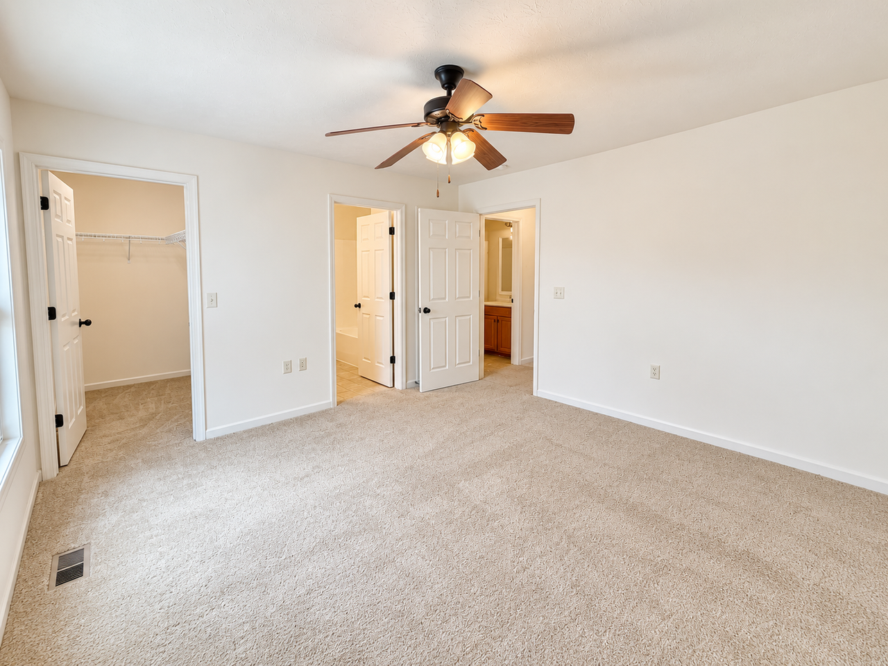 1023 Wellington Dr - Photo 6 of 12