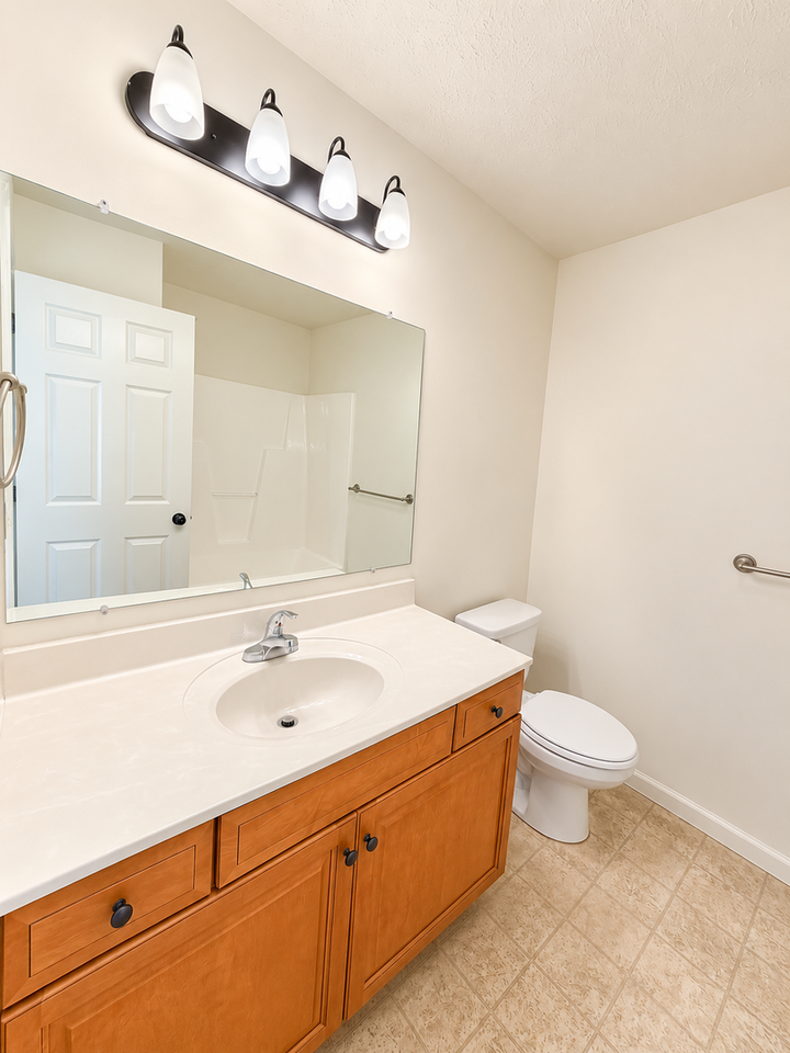 1023 Wellington Dr - Photo 7 of 12