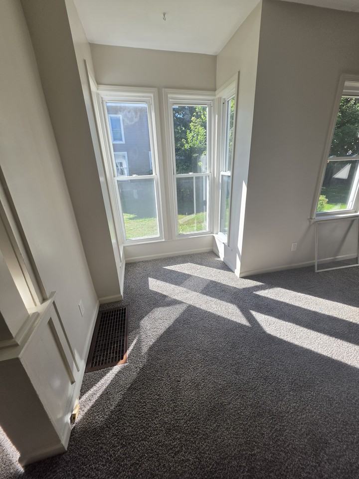 340 Pleasant St #1 - Photo 3 of 10