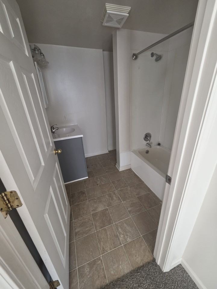 340 Pleasant St #1 - Photo 5 of 10
