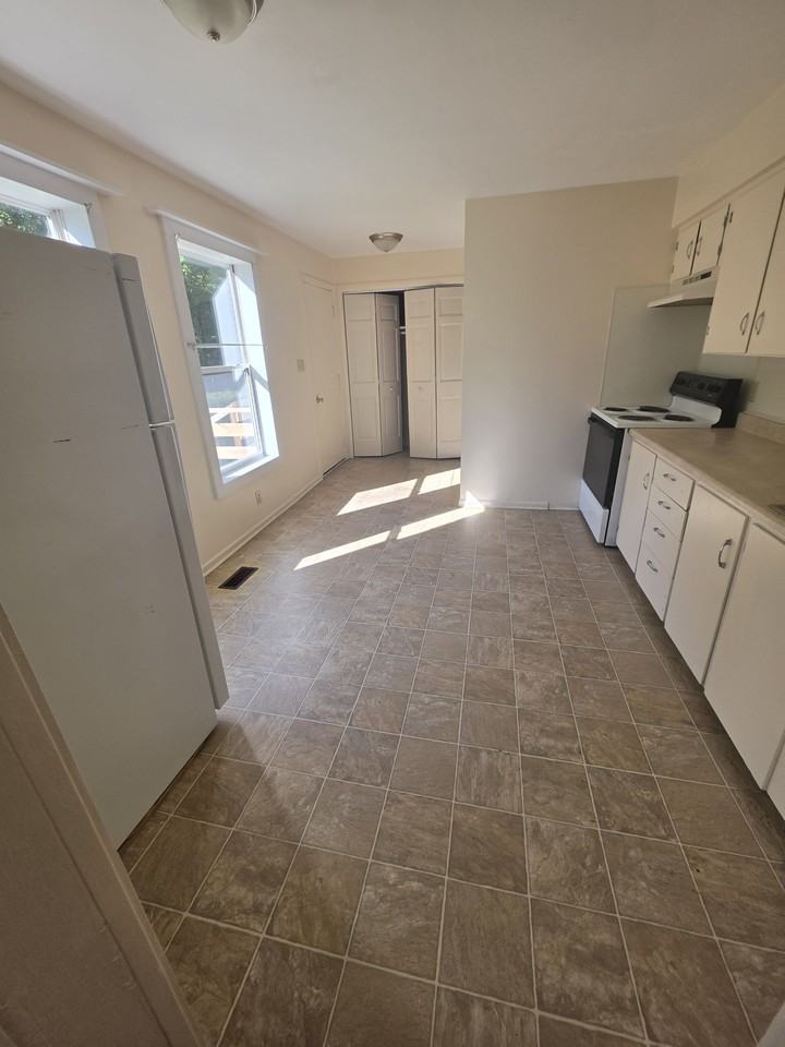 340 Pleasant St #1 - Photo 6 of 10