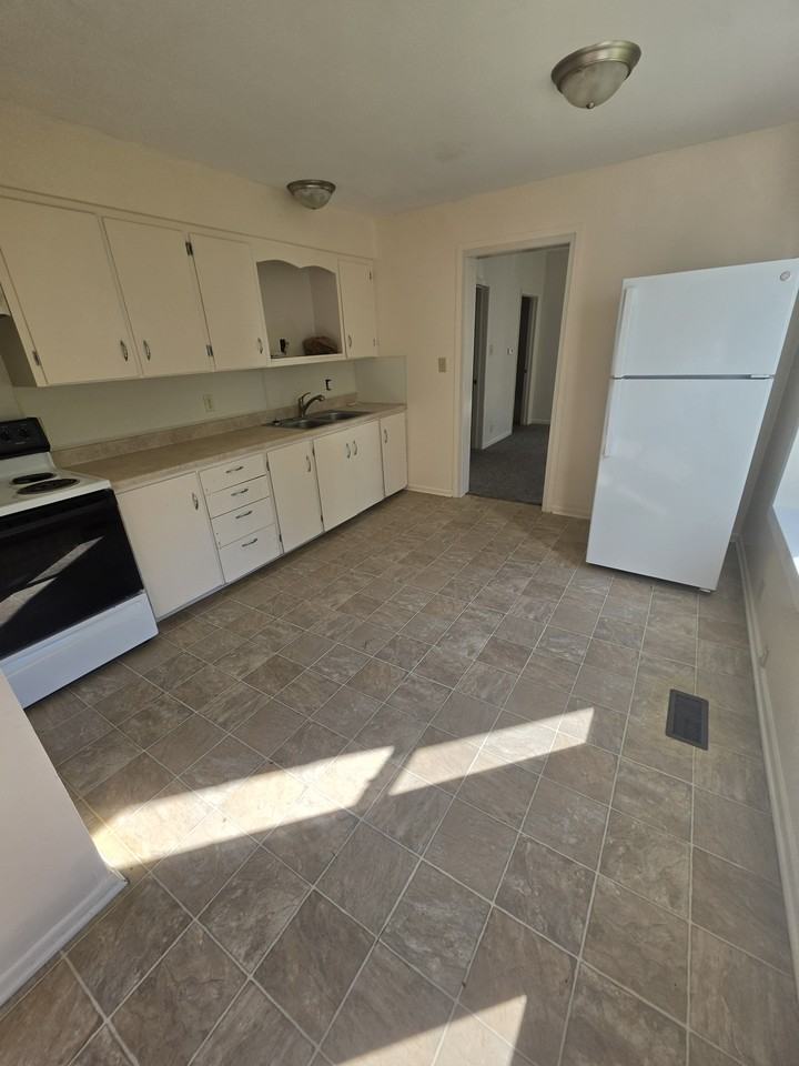 340 Pleasant St #1 - Photo 7 of 10