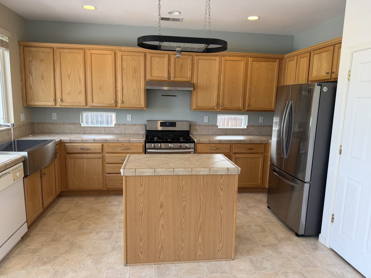 932 Lakeview Dr #1 - Photo 2 of 10