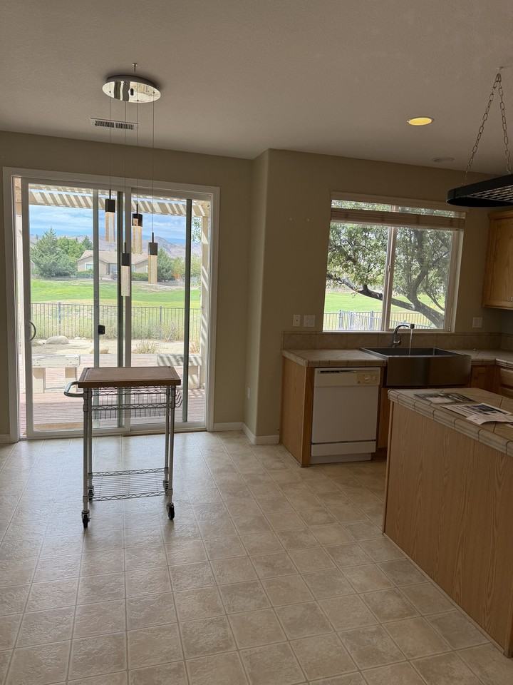 932 Lakeview Dr #1 - Photo 3 of 10
