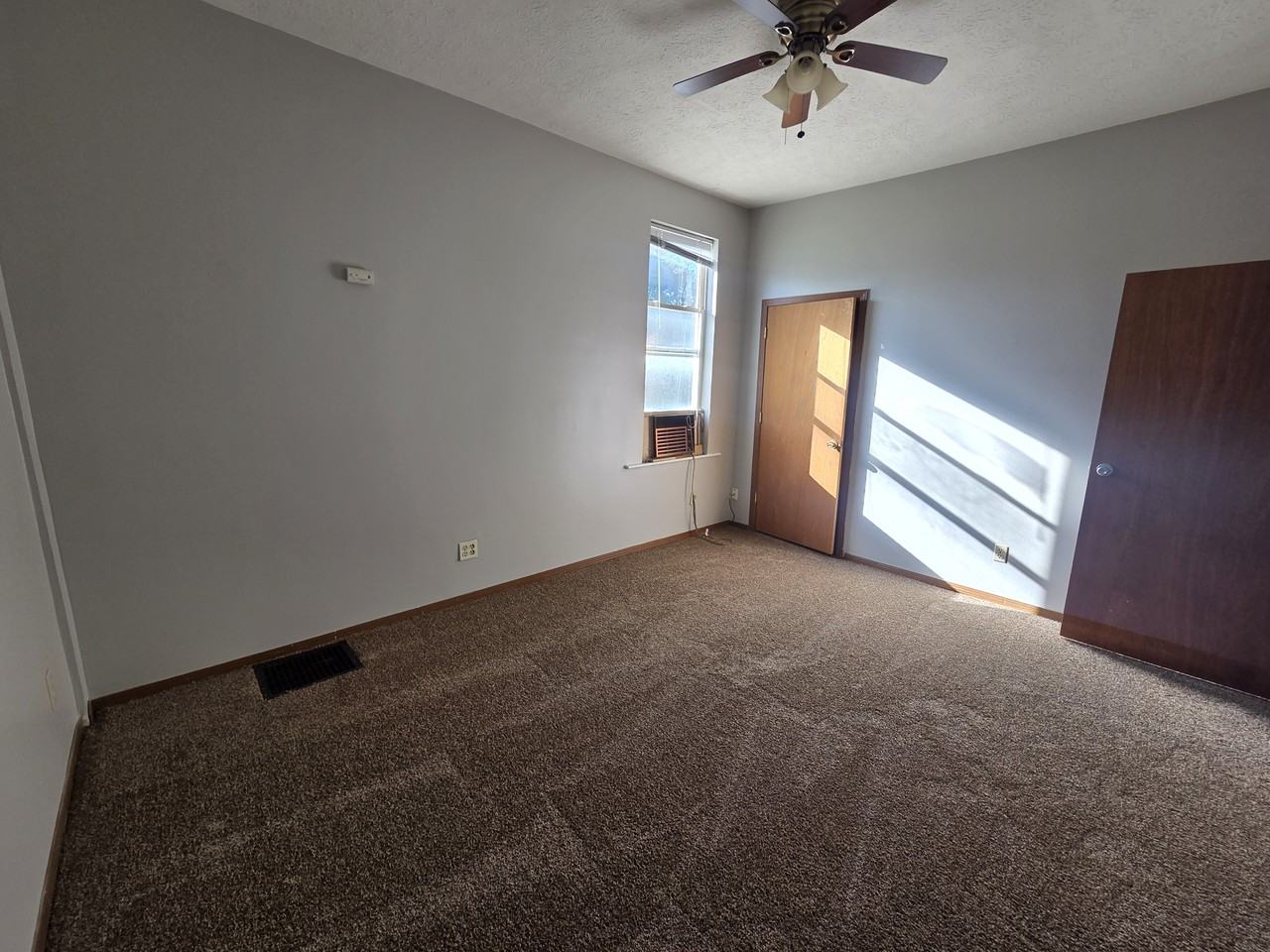 1011 S 2nd St #1 - Photo 4 of 15