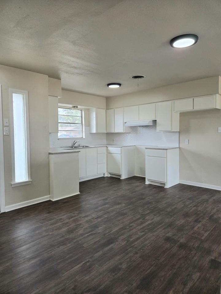 4416 32nd St #1 - Photo 3 of 16