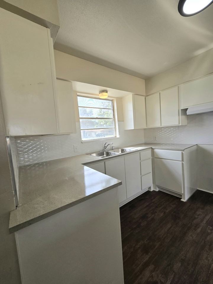 4416 32nd St #1 - Photo 4 of 16