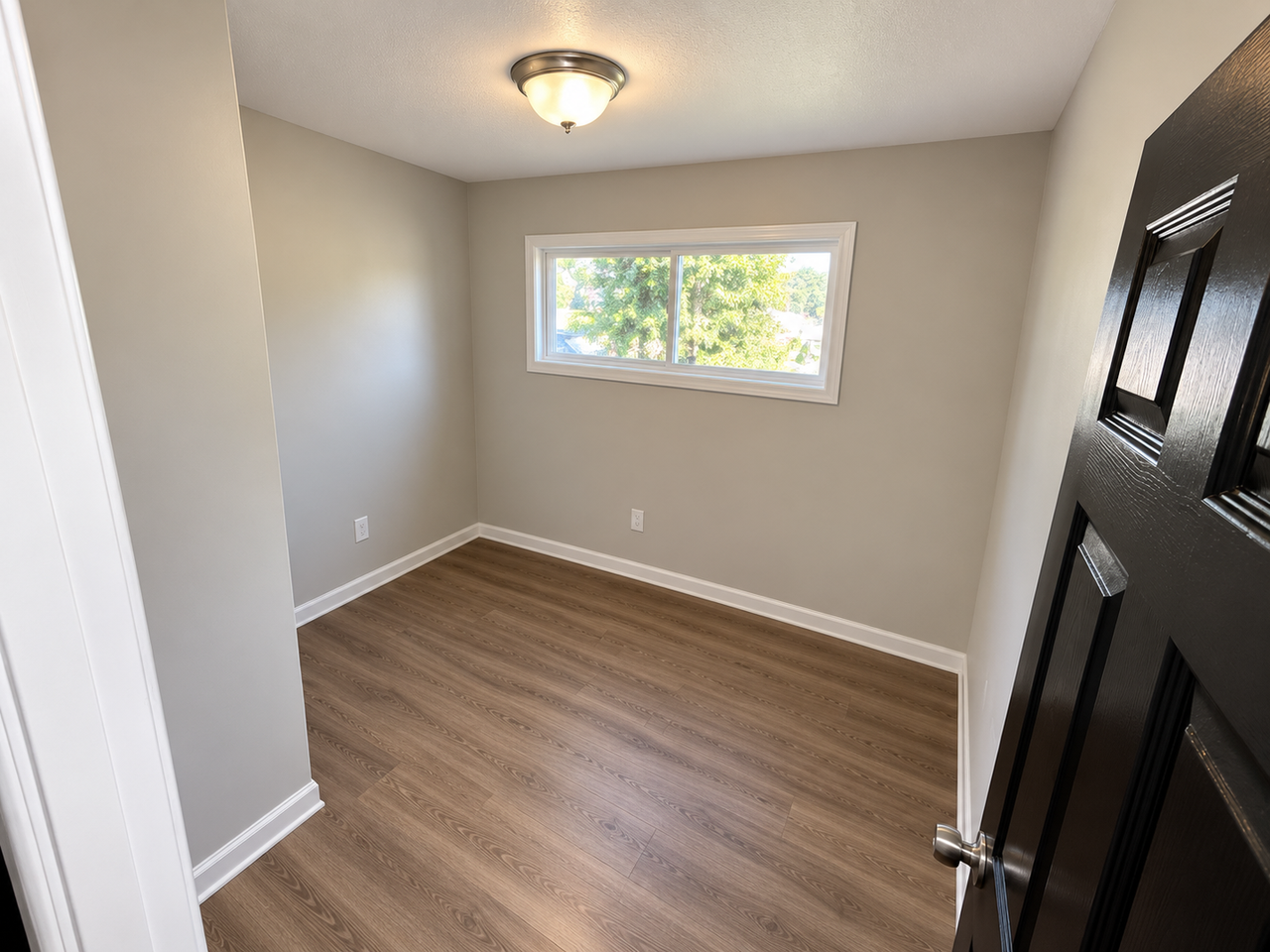 117 Kenneth Ave - Photo 4 of 9