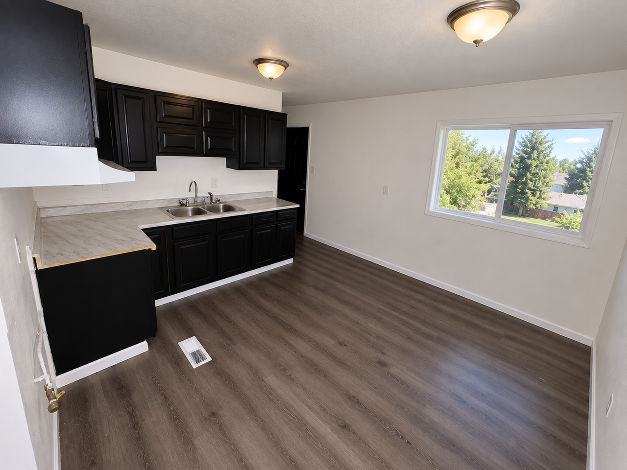 117 Kenneth Ave - Photo 6 of 9