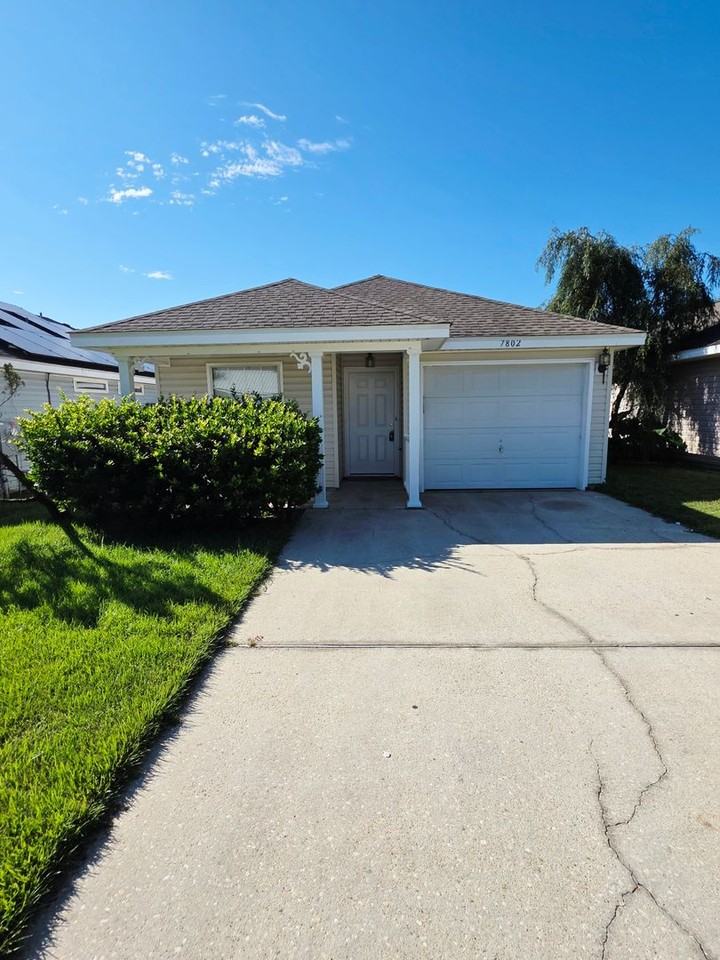 7802 Heirloom Dr - Photo 4 of 21