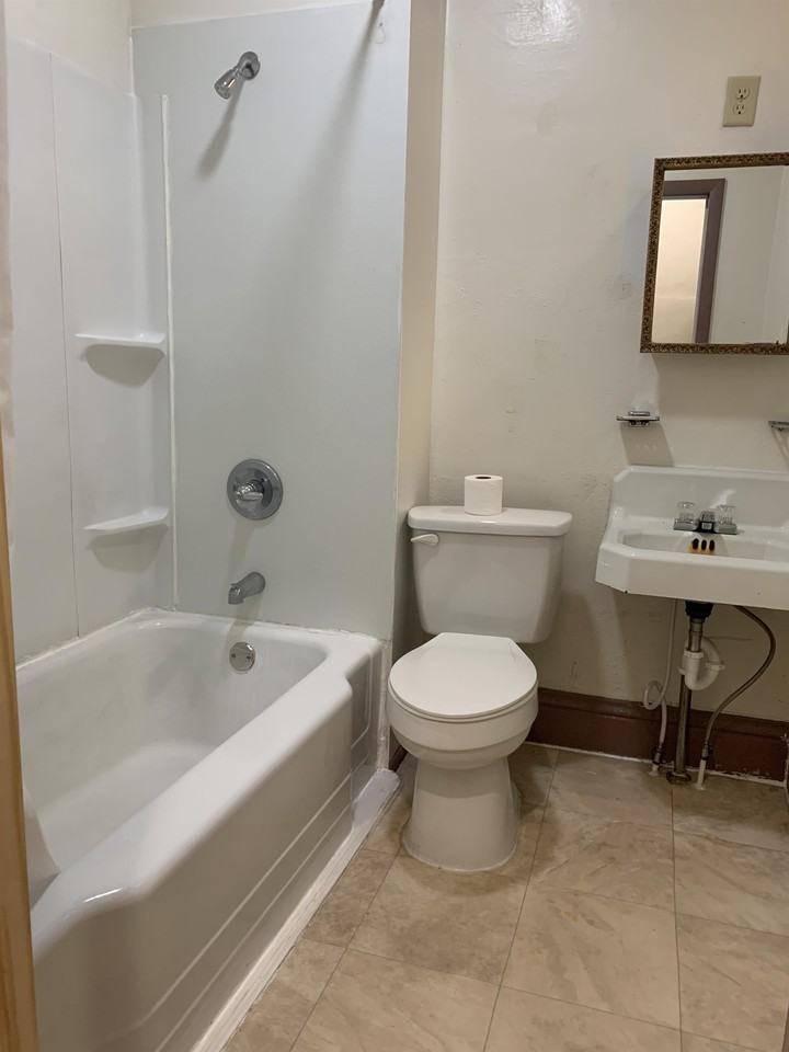 10 3/4 W Lake St #10-3-4 - Photo 2 of 4