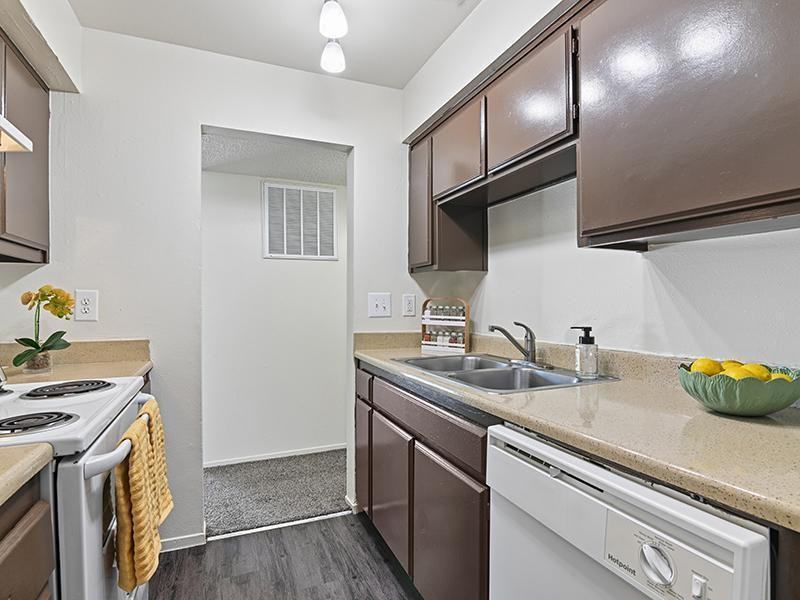 1201 40th St - Photo 5 of 37