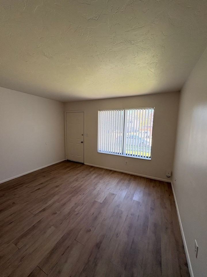 Independence Townhomes - Photo 2 of 11