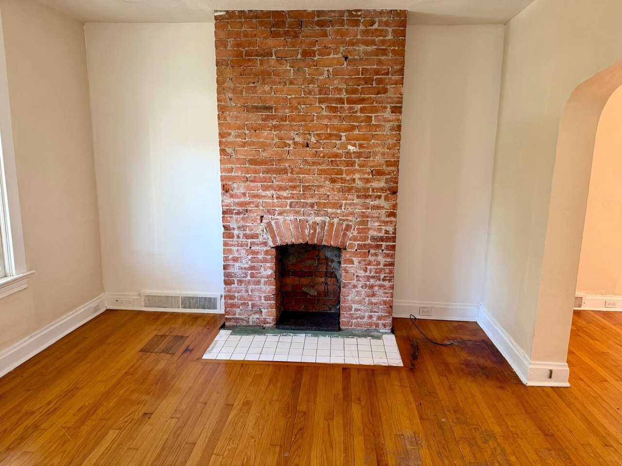 2083 Plainview Ave #1 - Photo 4 of 23