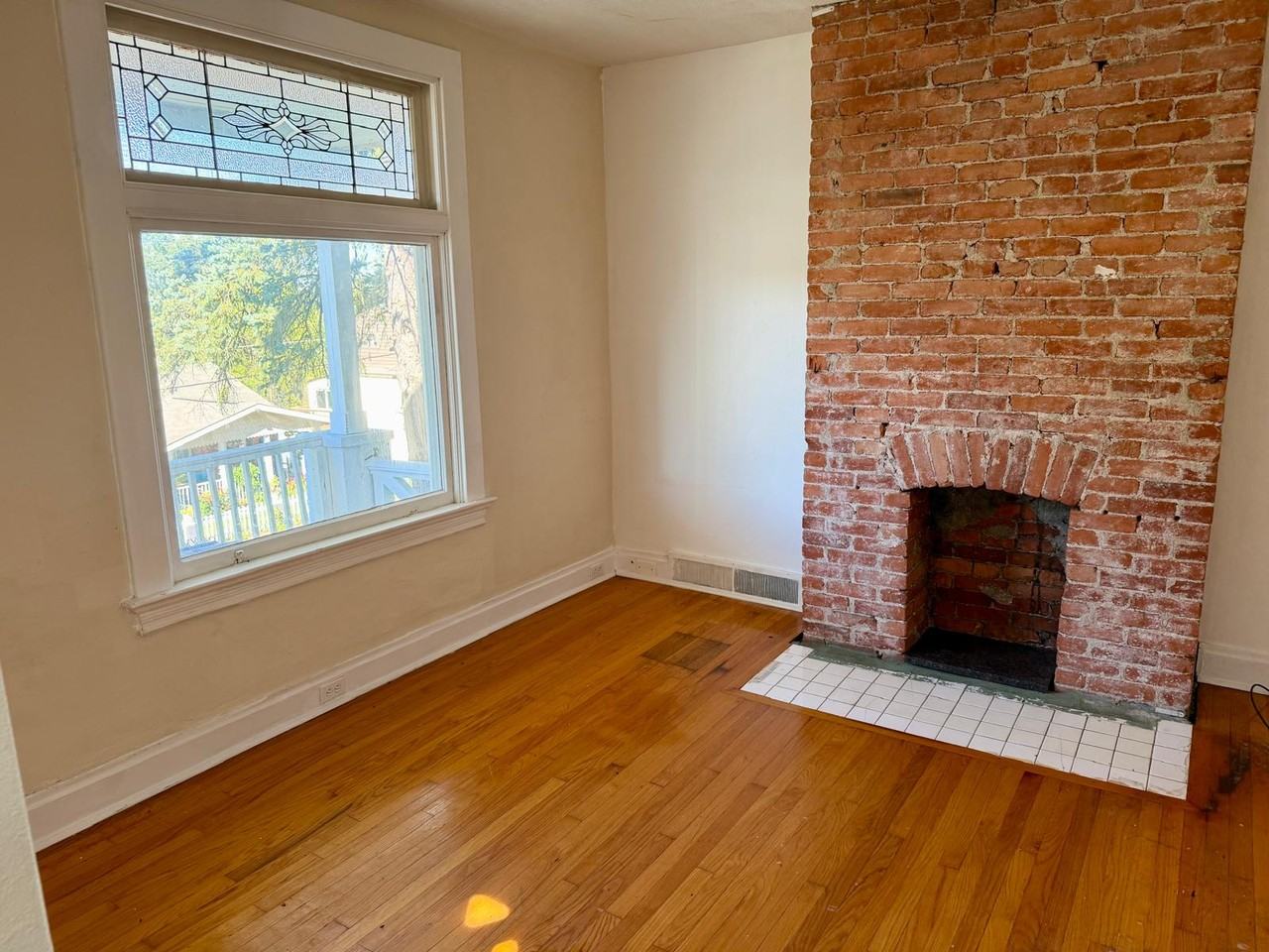 2083 Plainview Ave #1 - Photo 5 of 23