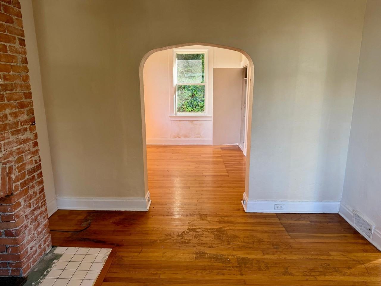 2083 Plainview Ave #1 - Photo 6 of 23
