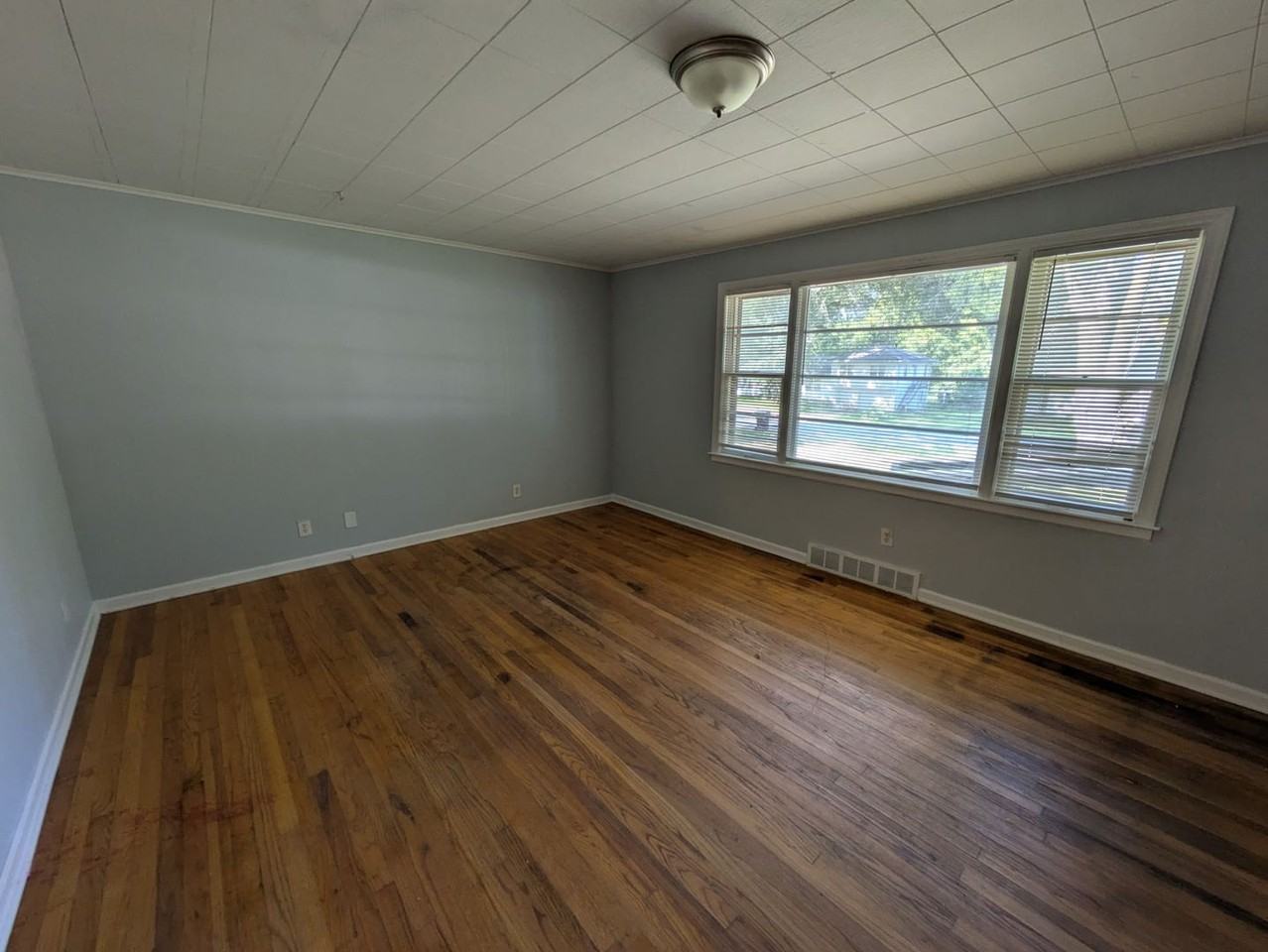 10415 Crystal Ave - Photo 2 of 18
