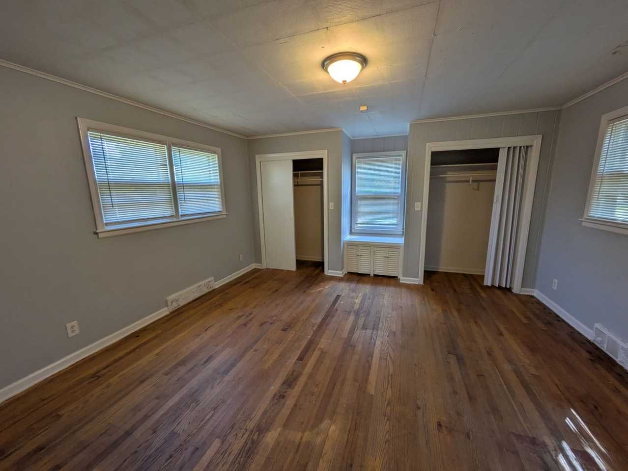 10415 Crystal Ave - Photo 3 of 18
