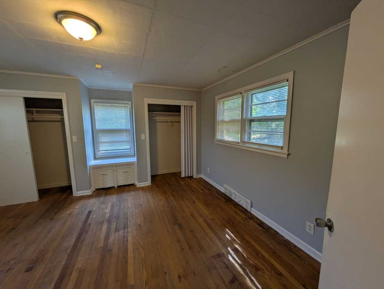 10415 Crystal Ave - Photo 4 of 18