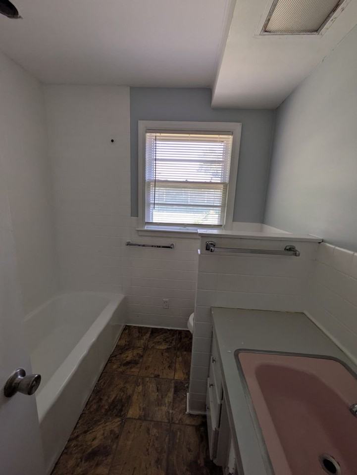 10415 Crystal Ave - Photo 5 of 18