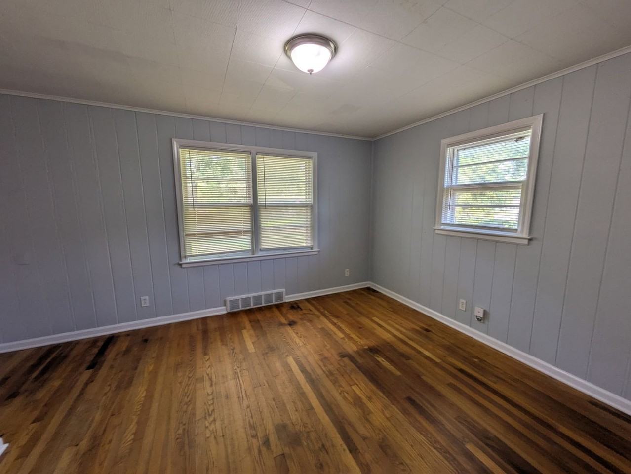10415 Crystal Ave - Photo 6 of 18