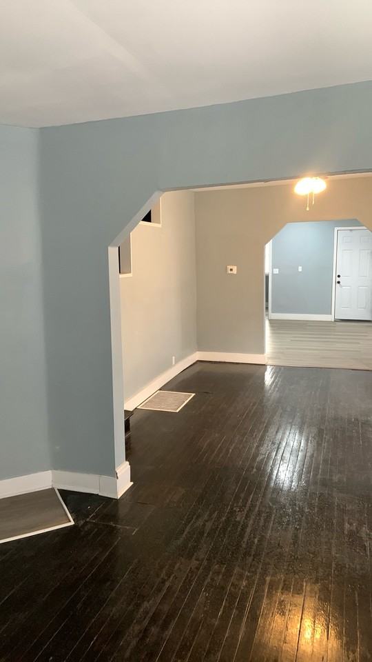 534 Oxford Ave #534 - Photo 2 of 18