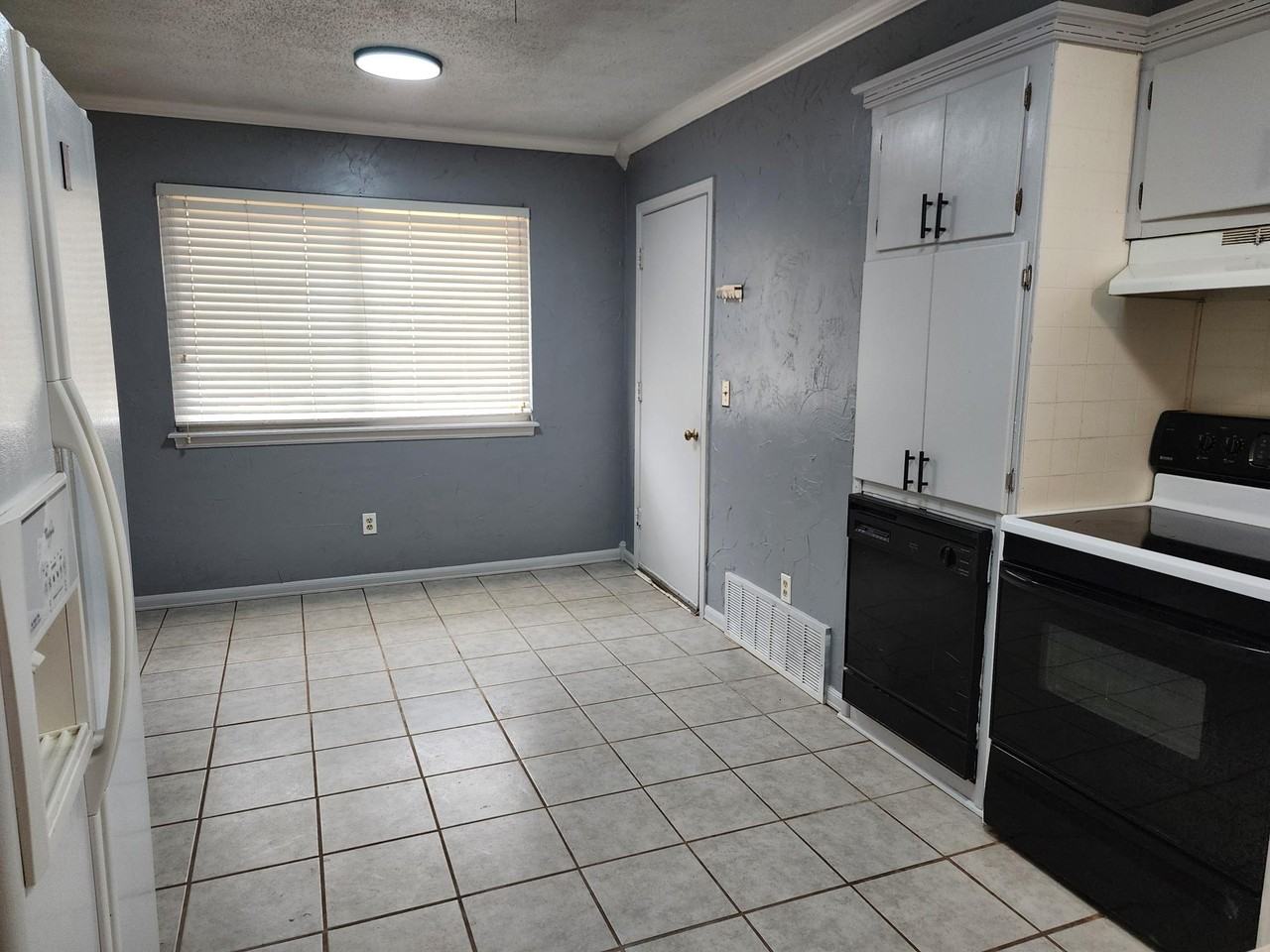 837 Fontana Ln #1 - Photo 3 of 39