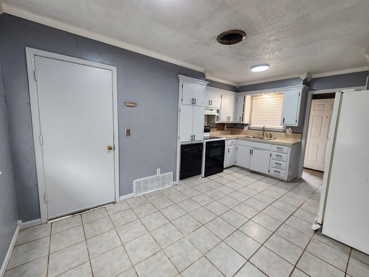 837 Fontana Ln #1 - Photo 6 of 39