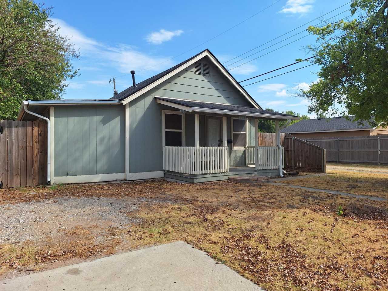 527 N Lahoma Ave #1 - Photo 2 of 44