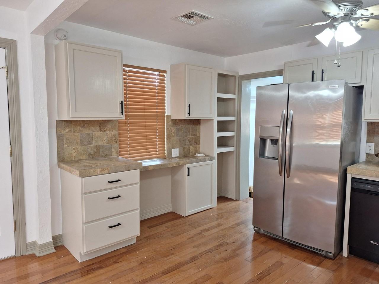 527 N Lahoma Ave #1 - Photo 4 of 44
