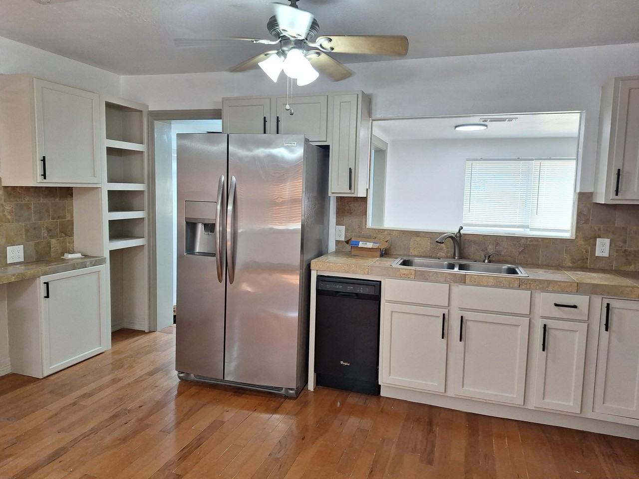 527 N Lahoma Ave #1 - Photo 5 of 44