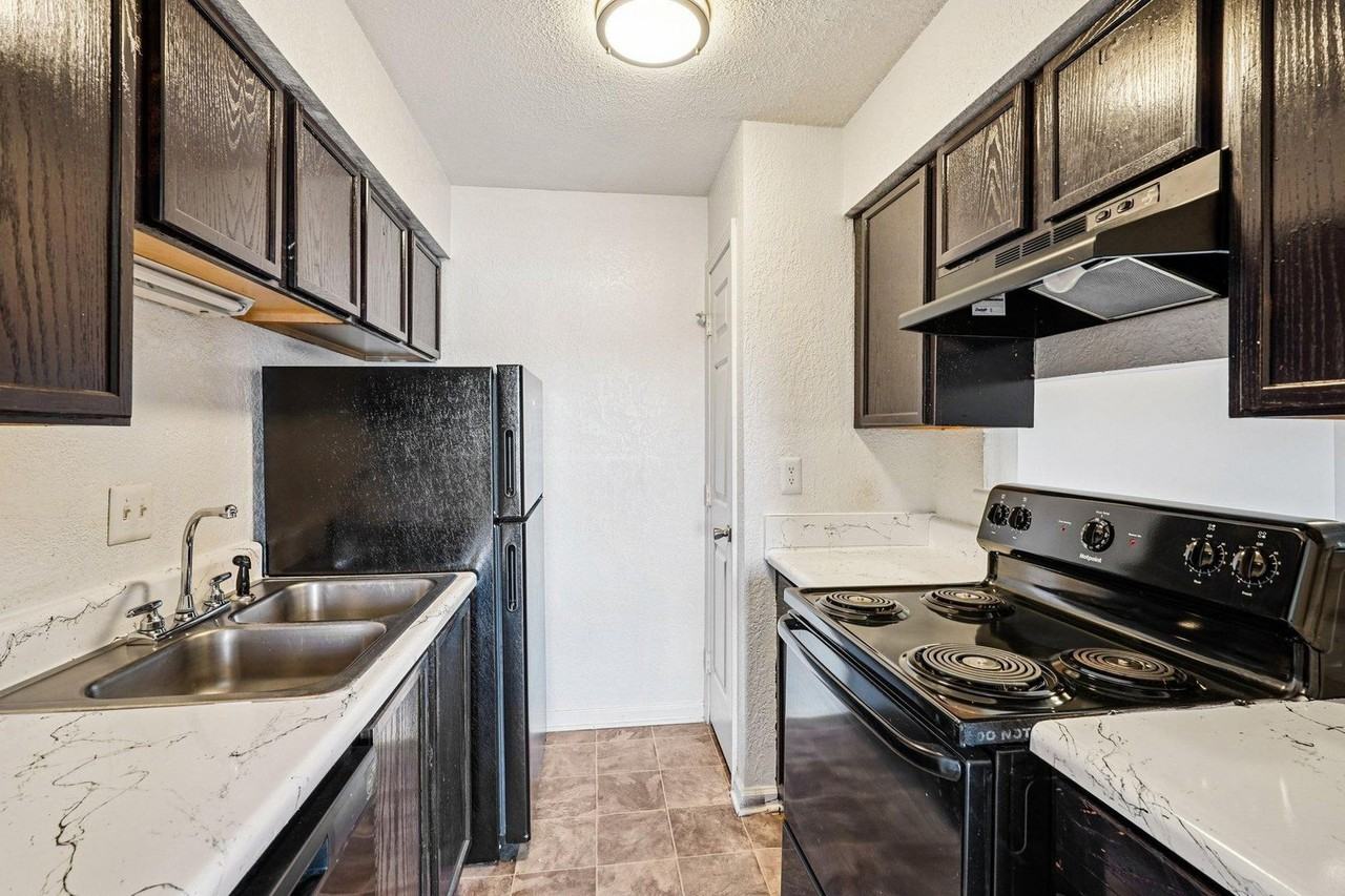 Sharonridge Apartments - Photo 4 of 43