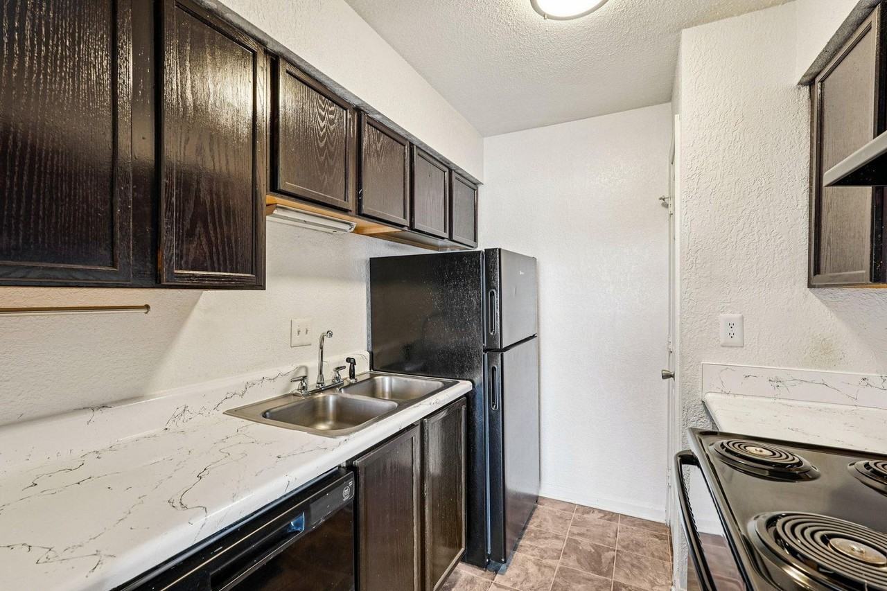 Sharonridge Apartments - Photo 5 of 43