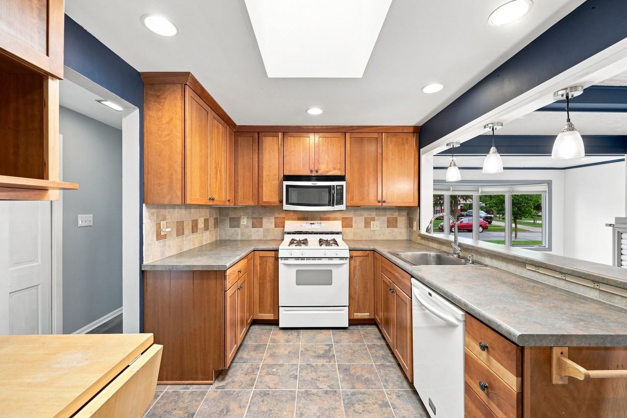 202 Jamaica Rd - Photo 4 of 20