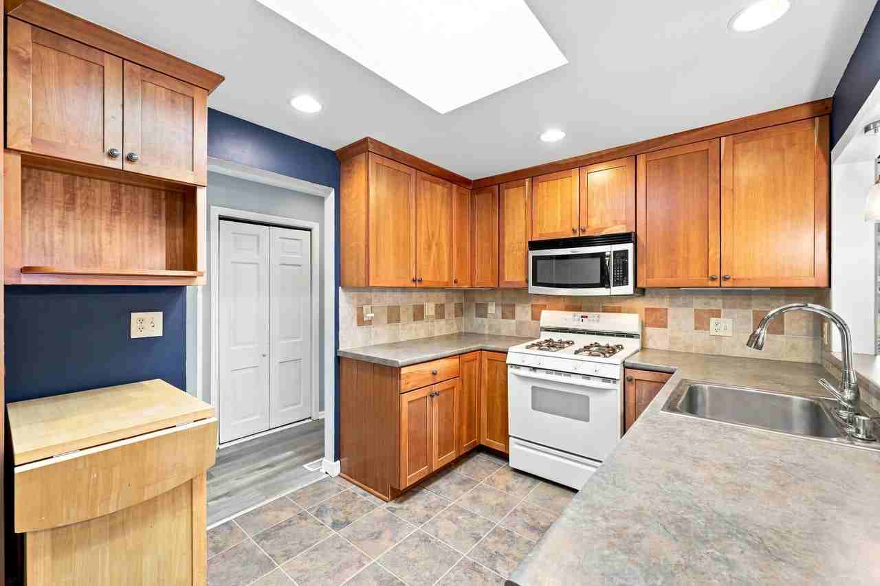 202 Jamaica Rd - Photo 5 of 20