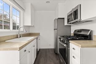 8413 Lilienthal Ave - Photo 1 of 1